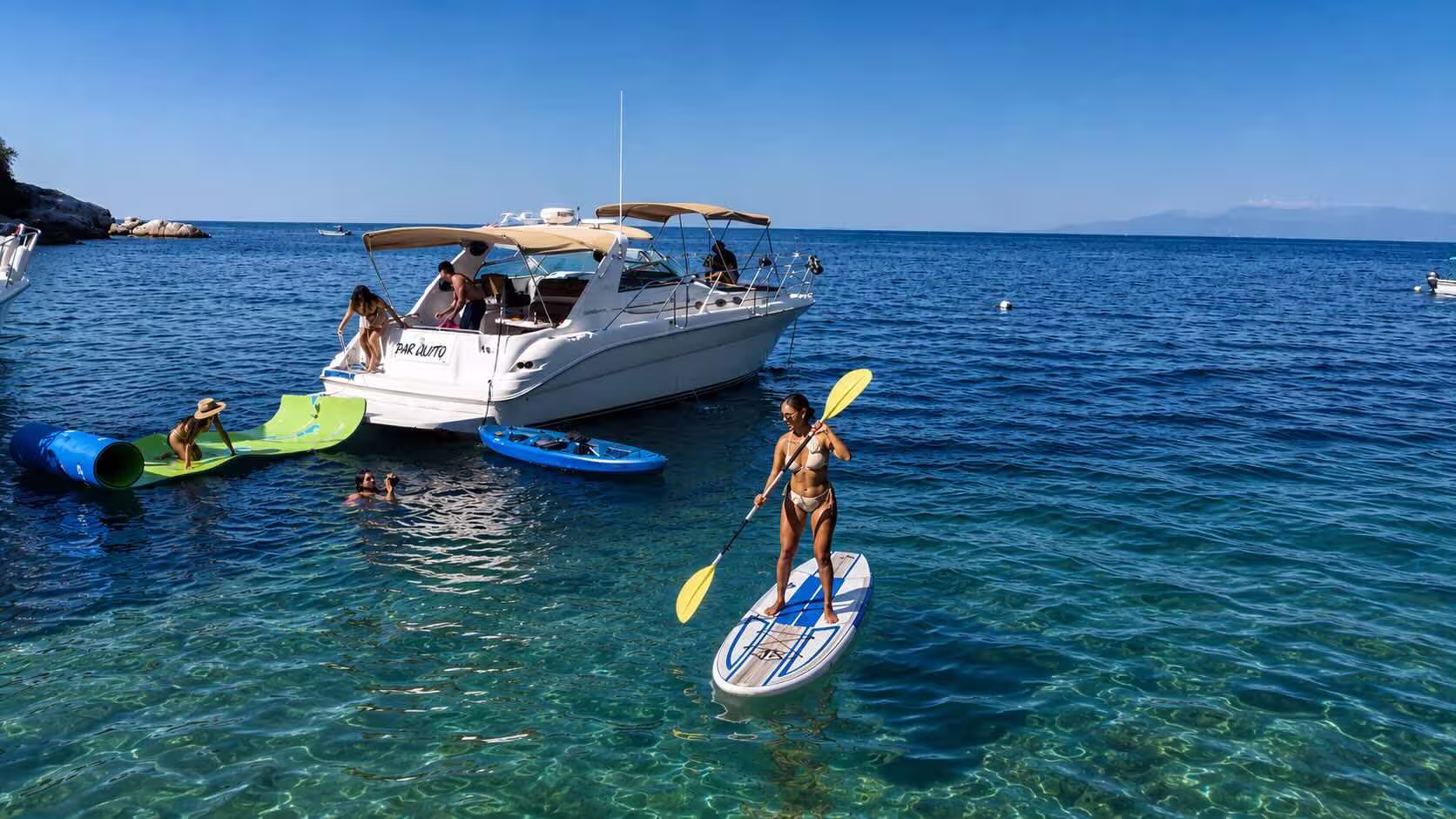 Paddle board, kayak y tapete acuático junto al Bar Quito